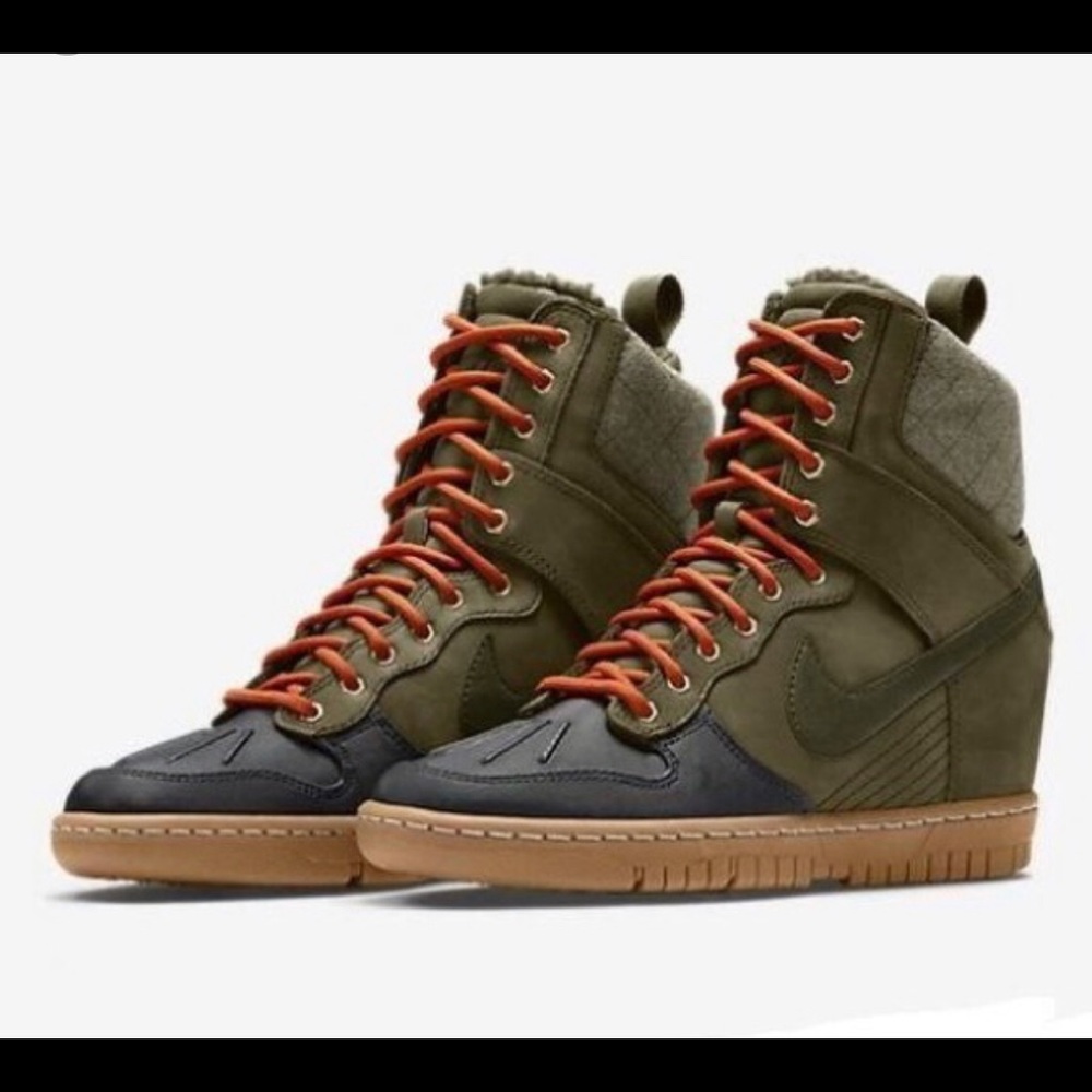 **ISO** NIKE SUPER SKY HI SNEAKER BOOT